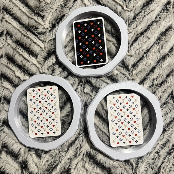♦️♥️♠️Louis Vuitton “GAME ON” Collectible Cards - Picture 2 of 5